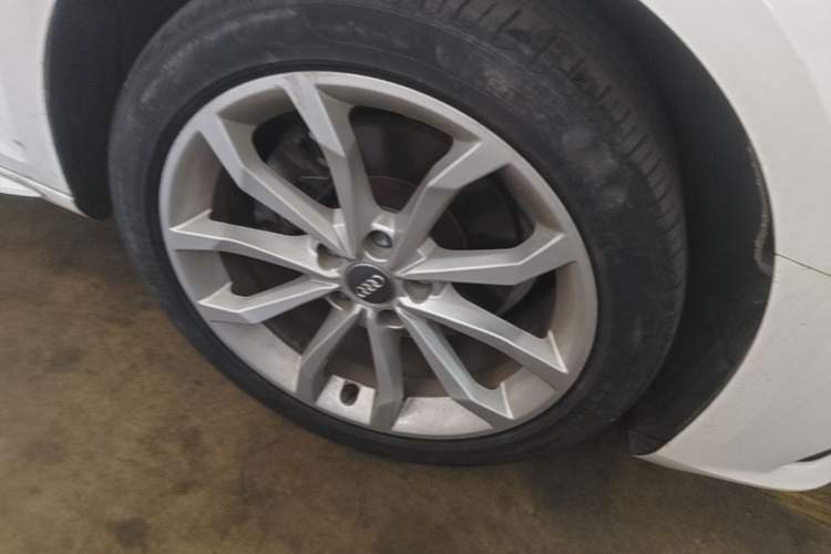 Used Audi A4L 2019 40 TFSI Fashion Edition China VI Emission Standard Right Front Wheel Hub