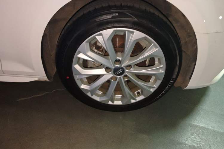 Used Audi A4L 2019 40 TFSI Ambition China VI Right Front Wheel Hub