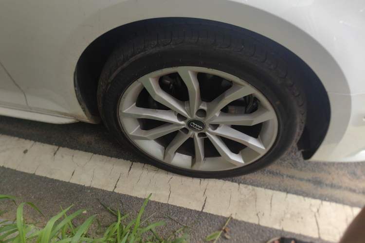 Used Audi A4L 2019 40 TFSI Fashion Edition China VI Emission Standard Right Front Wheel Hub