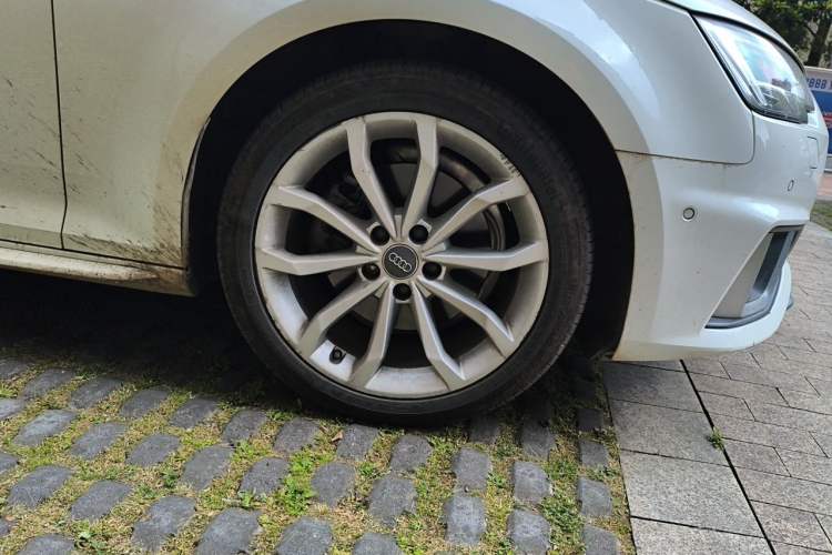 Used Audi A4L 2019 40 TFSI Fashion Version China V Right Front Wheel Hub