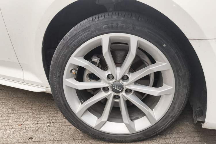 Used Audi A4L 2019 40 TFSI Fashion Edition China VI Emission Standard Right Front Wheel Hub