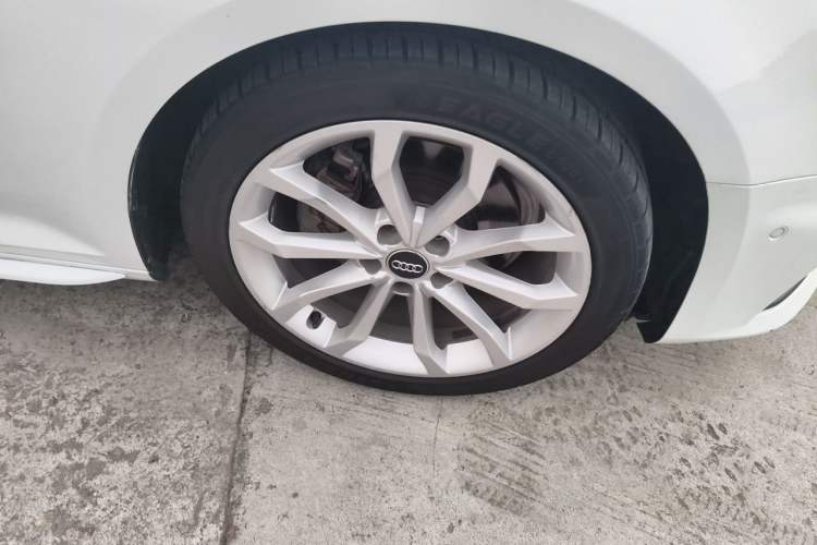 Used Audi A4L 2019 40 TFSI Fashion Version China V Right Front Wheel Hub