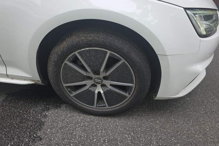 Used Audi A4L 2019 40 TFSI Ambition China VI Right Front Wheel Hub