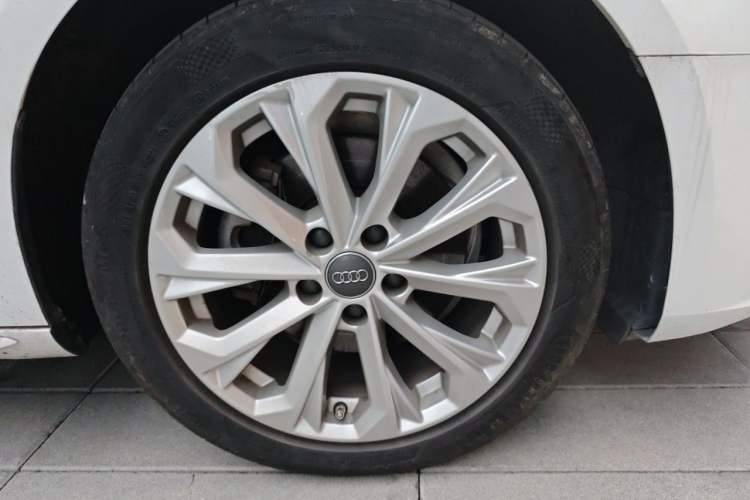Used Audi A4L 2019 40 TFSI Ambition China VI Right Front Wheel Hub