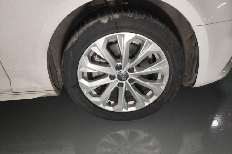 Used Audi A4L 2019 40 TFSI Ambition China VI Right Front Wheel Hub