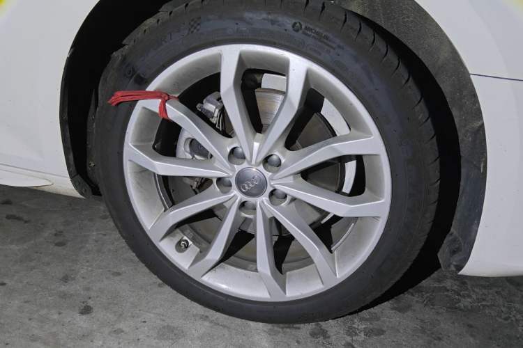 Used Audi A4L 2019 40 TFSI Ambition Version China V Right Front Wheel Hub