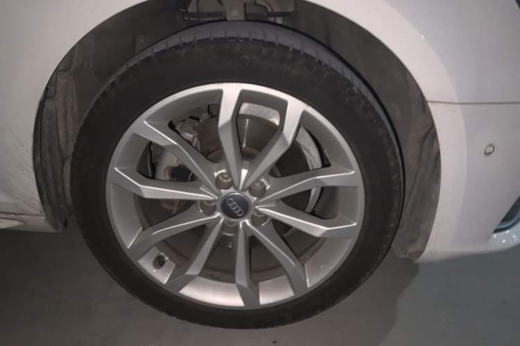 Used Audi A4L 2019 40 TFSI Fashion Edition China VI Emission Standard Right Front Wheel Hub