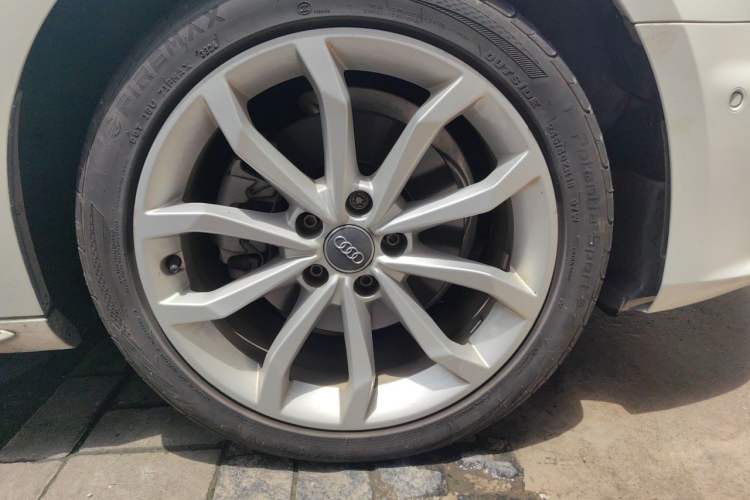 Used Audi A4L 2019 40 TFSI Fashion Version China V Right Front Wheel Hub