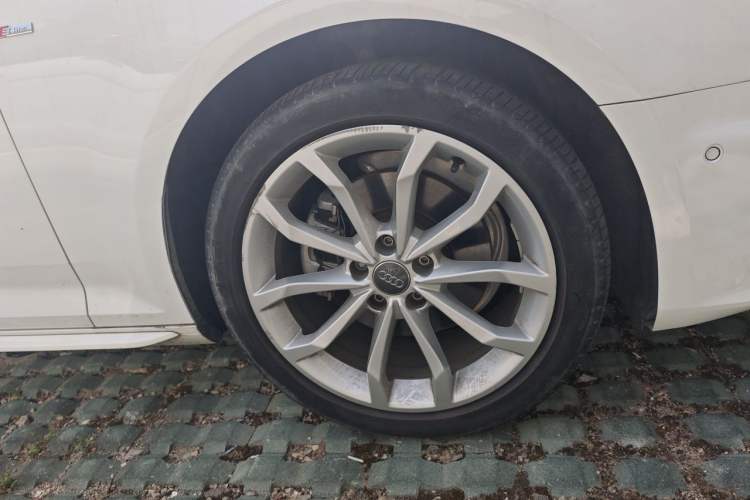 Used Audi A4L 2019 40 TFSI Fashion Edition China VI Emission Standard Right Front Wheel Hub