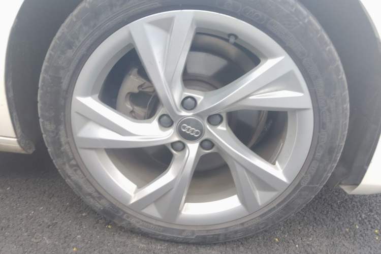 Used Audi A4L 2019 40 TFSI Fashion Edition China VI Emission Standard Right Front Wheel Hub