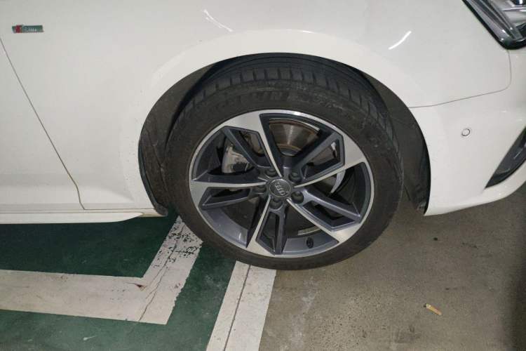 Used Audi A4L 2019 40 TFSI Fashion Edition China VI Emission Standard Right Front Wheel Hub