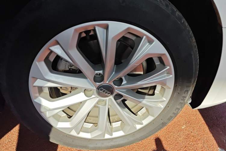 Used Audi A4L 2019 40 TFSI Ambition China VI Right Front Wheel Hub