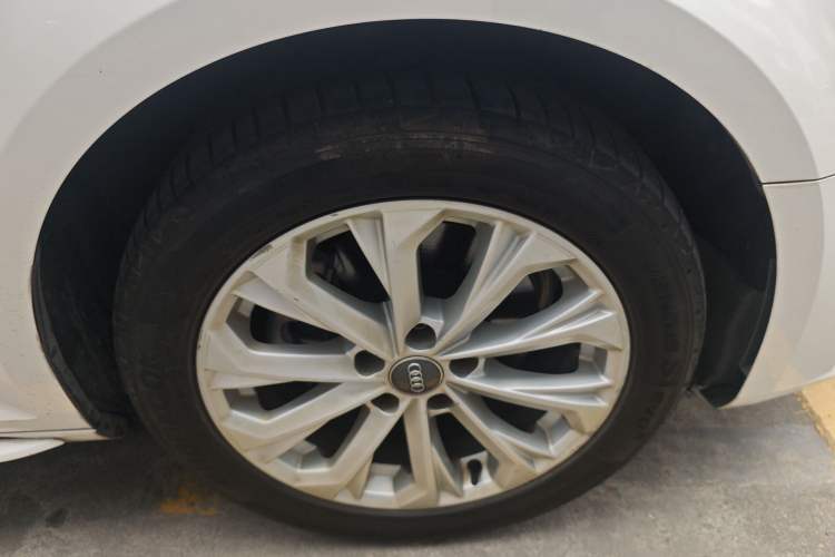 Used Audi A4L 2019 40 TFSI Ambition China VI Right Front Wheel Hub