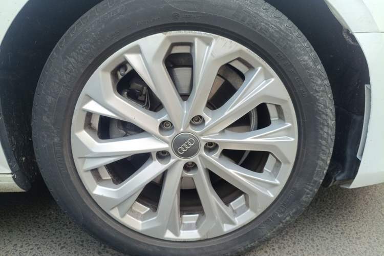 Used Audi A4L 2019 40 TFSI Ambition China VI Right Front Wheel Hub