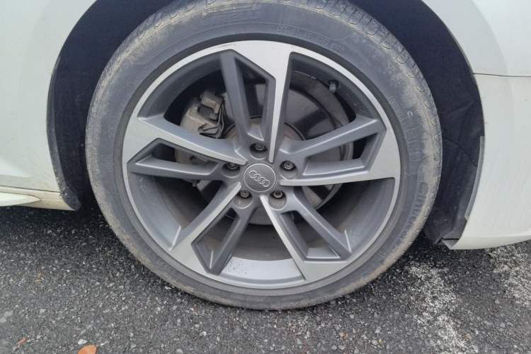 Used Audi A4L 2019 40 TFSI Fashion Version China V Right Front Wheel Hub