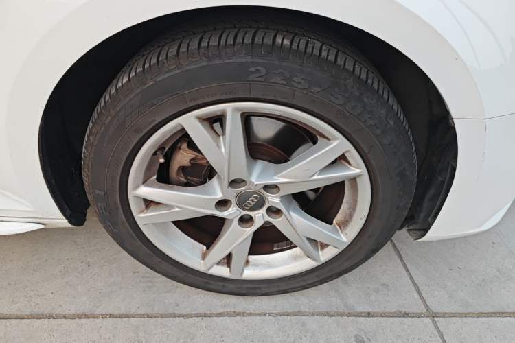 Used Audi A4L 2019 35 TFSI Ambition China V Right Front Wheel Hub