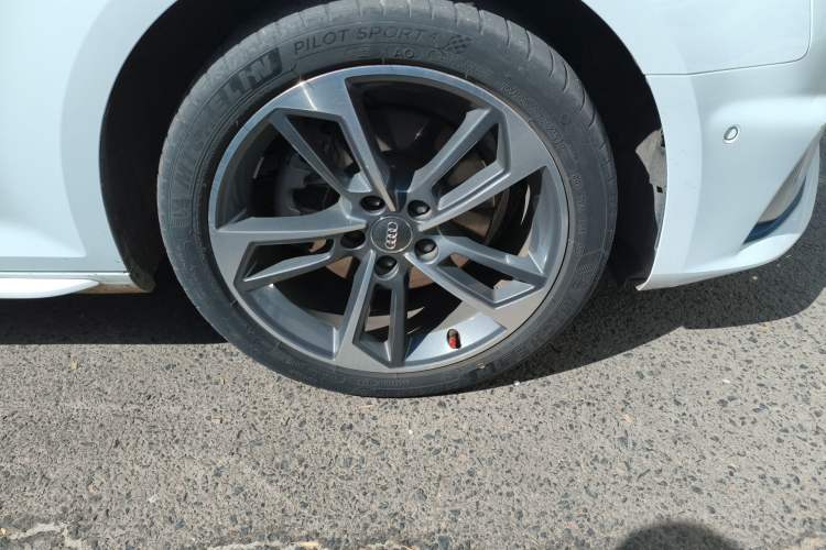 Used Audi A4L 2019 40 TFSI Fashion Edition China VI Emission Standard Right Front Wheel Hub