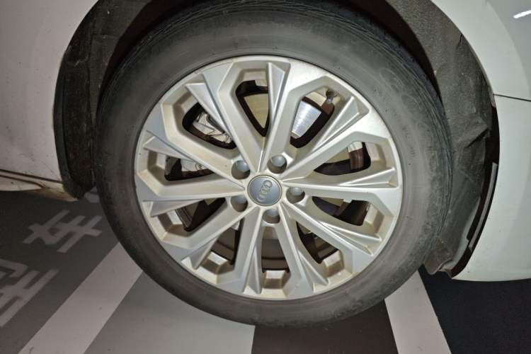 Used Audi A4L 2019 40 TFSI Ambition China VI Right Front Wheel Hub