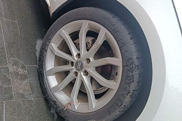 Used Audi A4L 2019 40 TFSI Fashion Version China V Right Front Wheel Hub
