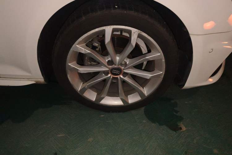 Used Audi A4L 2019 40 TFSI Fashion Version China V Right Front Wheel Hub