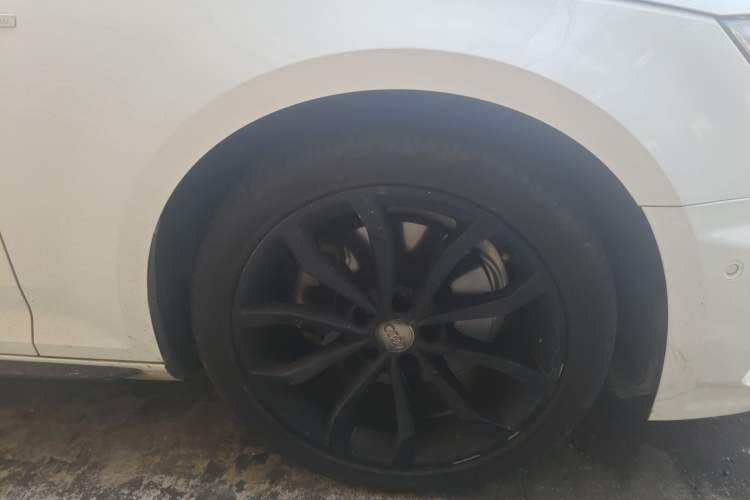 Used Audi A4L 2019 40 TFSI Fashion Version China V Right Front Wheel Hub