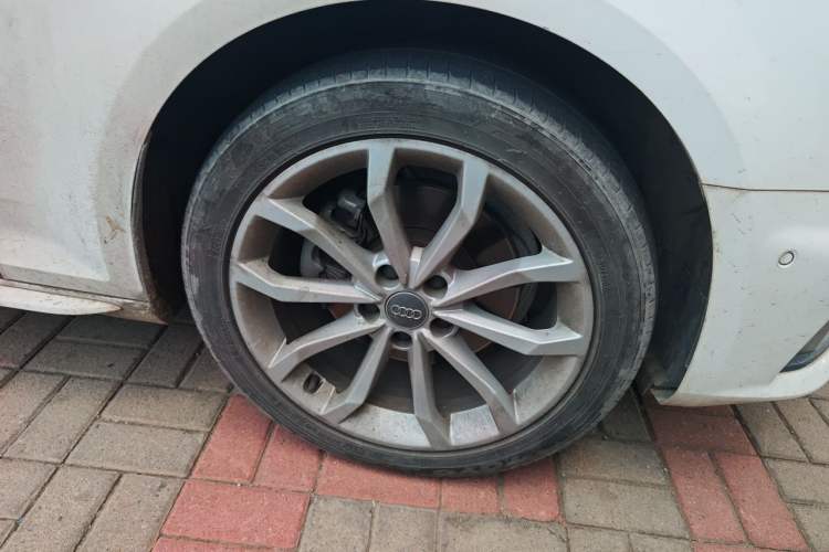 Used Audi A4L 2019 40 TFSI Fashion Edition China VI Emission Standard Right Front Wheel Hub