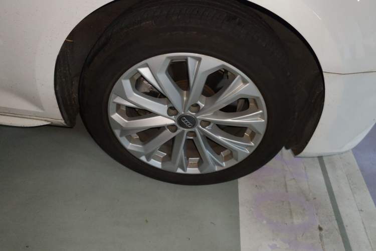 Used Audi A4L 2019 40 TFSI Ambition China VI Right Front Wheel Hub