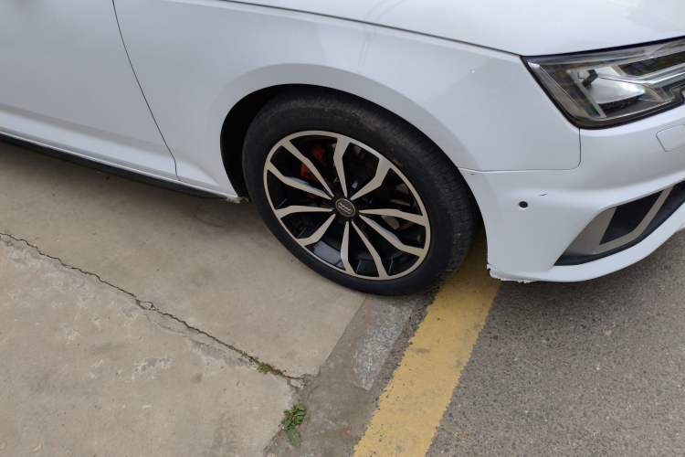 Used Audi A4L 2019 40 TFSI Fashion Version China V Right Front Wheel Hub