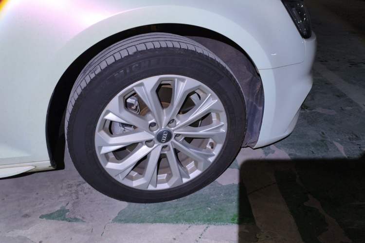 Used Audi A4L 2019 40 TFSI Ambition China VI Right Front Wheel Hub