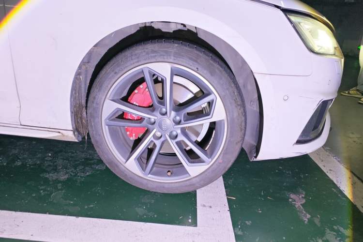 Used Audi A4L 2019 40 TFSI Fashion Edition China VI Emission Standard Right Front Wheel Hub