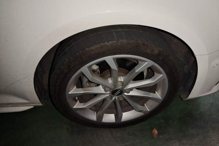 Used Audi A4L 2019 40 TFSI Fashion Edition China VI Emission Standard Right Front Wheel Hub
