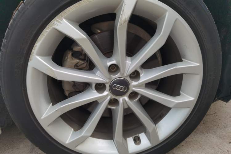 Used Audi A4L 2019 40 TFSI Ambition China VI Right Front Wheel Hub