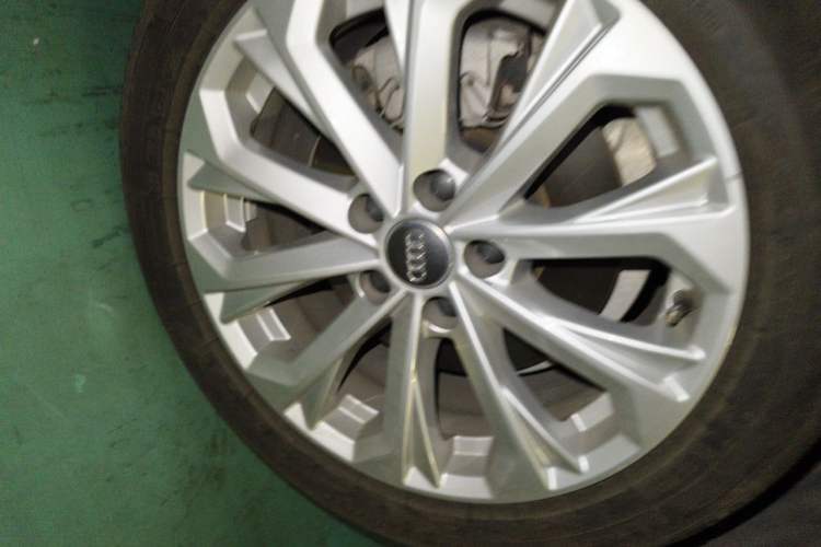 Used Audi A4L 2019 40 TFSI Ambition China VI Right Front Wheel Hub