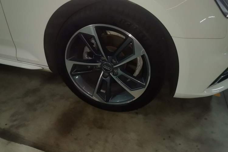 Used Audi A4L 2019 40 TFSI Ambition China VI Right Front Wheel Hub