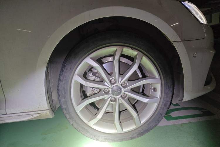 Used Audi A4L 2019 40 TFSI Fashion Edition China VI Emission Standard Right Front Wheel Hub