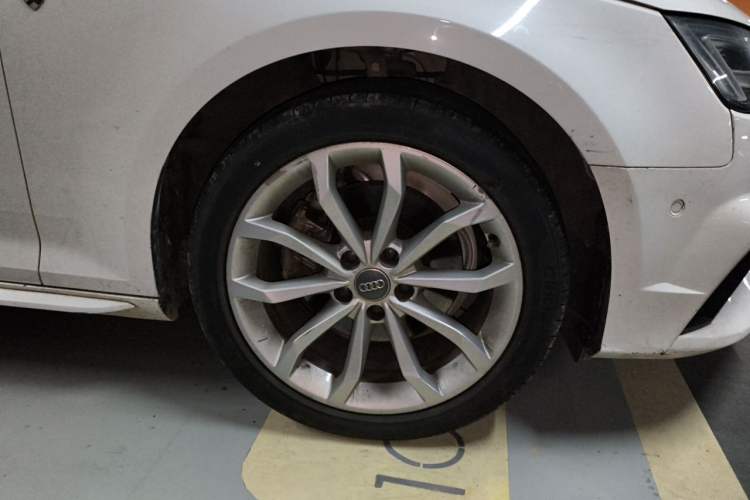 Used Audi A4L 2019 40 TFSI Fashion Edition China VI Emission Standard Right Front Wheel Hub