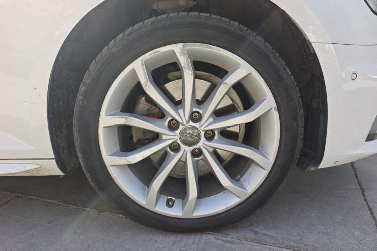Used Audi A4L 2019 40 TFSI Fashion Edition China VI Emission Standard Right Front Wheel Hub