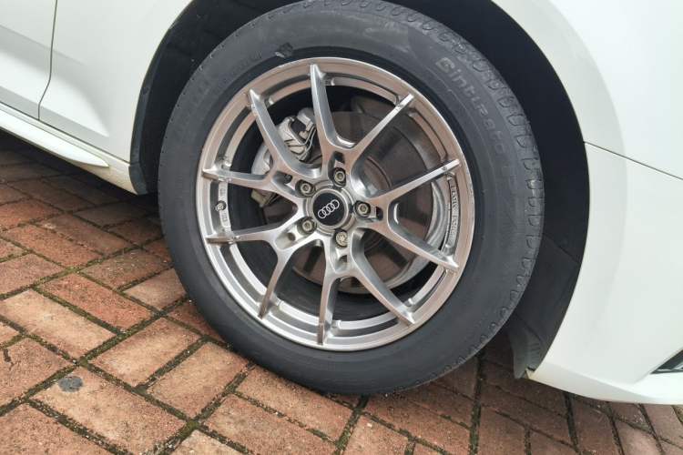 Used Audi A4L 2019 40 TFSI Ambition Version China V Right Front Wheel Hub