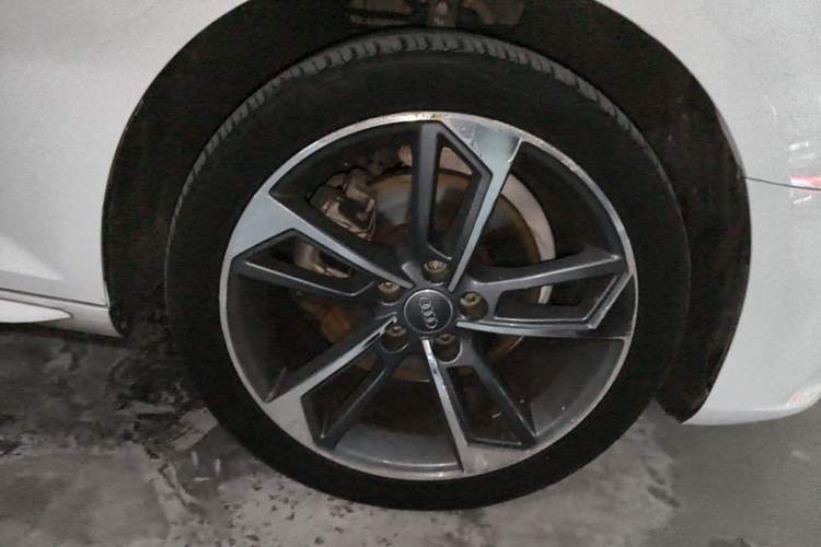 Used Audi A4L 2019 40 TFSI Ambition China VI Right Front Wheel Hub