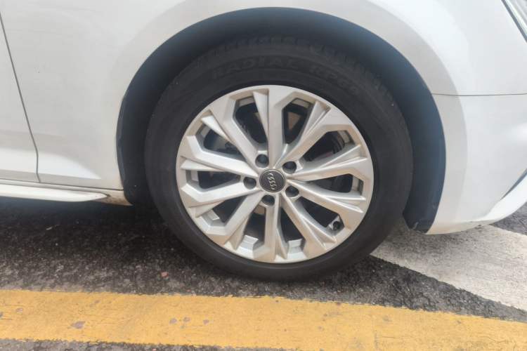 Used Audi A4L 2019 40 TFSI Ambition Version China V Right Front Wheel Hub