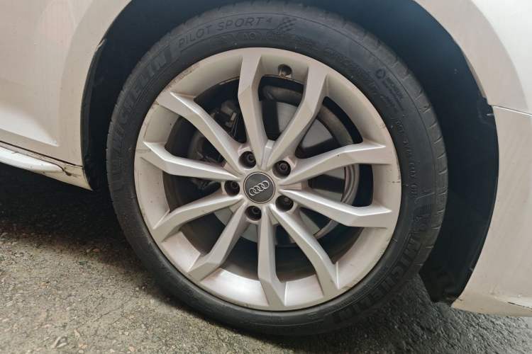 Used Audi A4L 2019 40 TFSI Fashion Version China V Right Front Wheel Hub