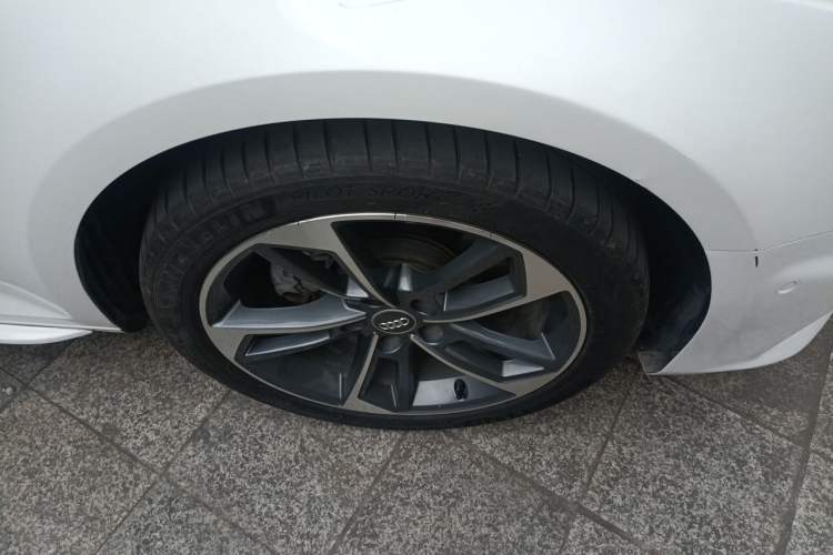 Used Audi A4L 2019 40 TFSI Fashion Edition China VI Emission Standard Right Front Wheel Hub