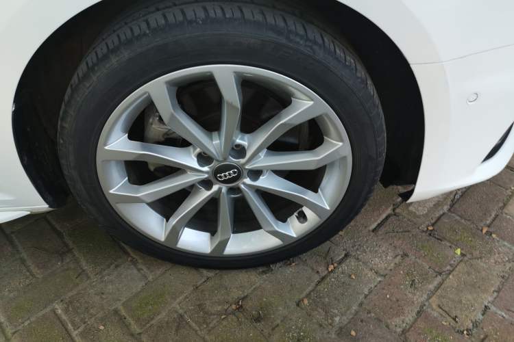 Used Audi A4L 2019 40 TFSI Fashion Version China V Right Front Wheel Hub