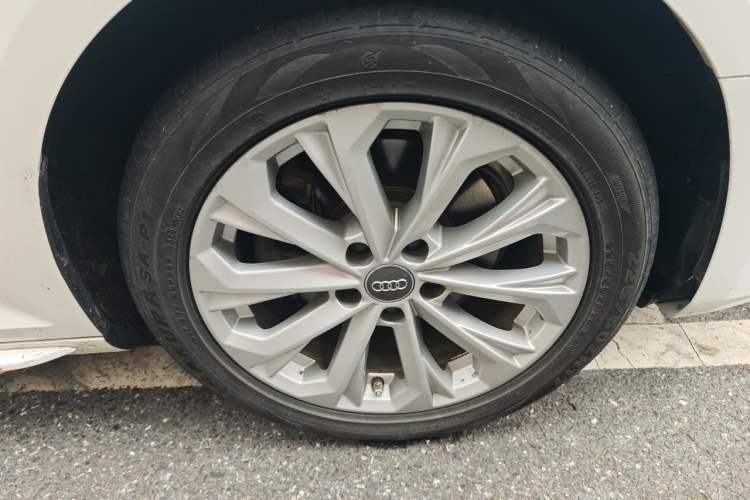 Used Audi A4L 2019 40 TFSI Ambition China VI Right Front Wheel Hub