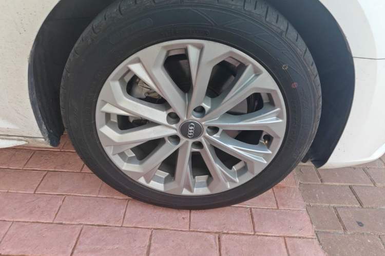 Used Audi A4L 2019 40 TFSI Ambition China VI Right Front Wheel Hub