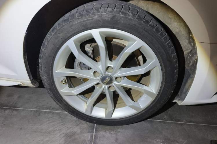 Used Audi A4L 2019 40 TFSI Fashion Version China V Right Front Wheel Hub