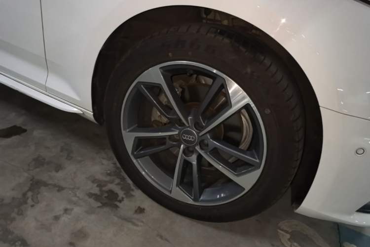 Used Audi A4L 2019 40 TFSI Fashion Version China V Right Front Wheel Hub
