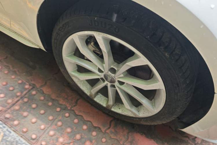 Used Audi A4L 2019 40 TFSI Fashion Version China V Right Front Wheel Hub