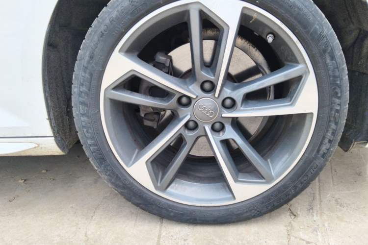 Used Audi A4L 2019 40 TFSI Sporty Version China V Right Front Wheel Hub