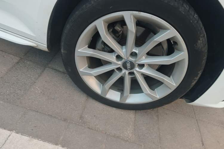 Used Audi A4L 2019 40 TFSI Fashion Edition China VI Emission Standard Right Front Wheel Hub
